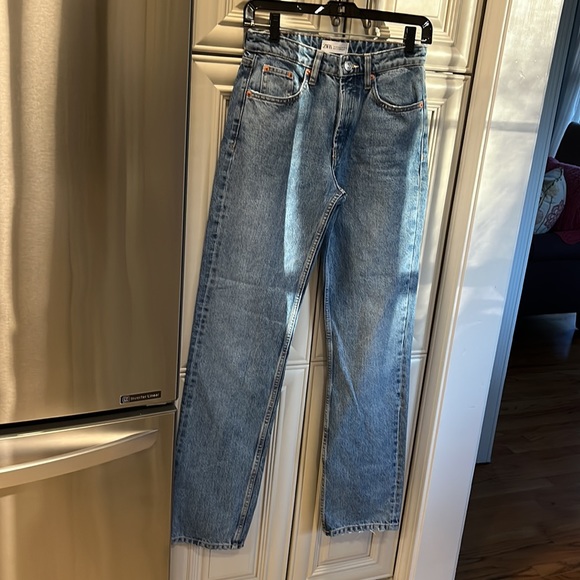 ZARA -THE STRAIGHT FULL LENGTH ZW JEANS LIMITED EDITION- SZ 2 button fly - Picture 2 of 5